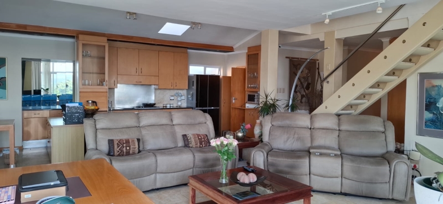 7 Bedroom Property for Sale in Bonza Bay Eastern Cape